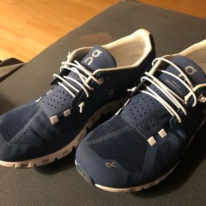 ON CLOUD 10W Running Shoes - worn 1 time navy blue